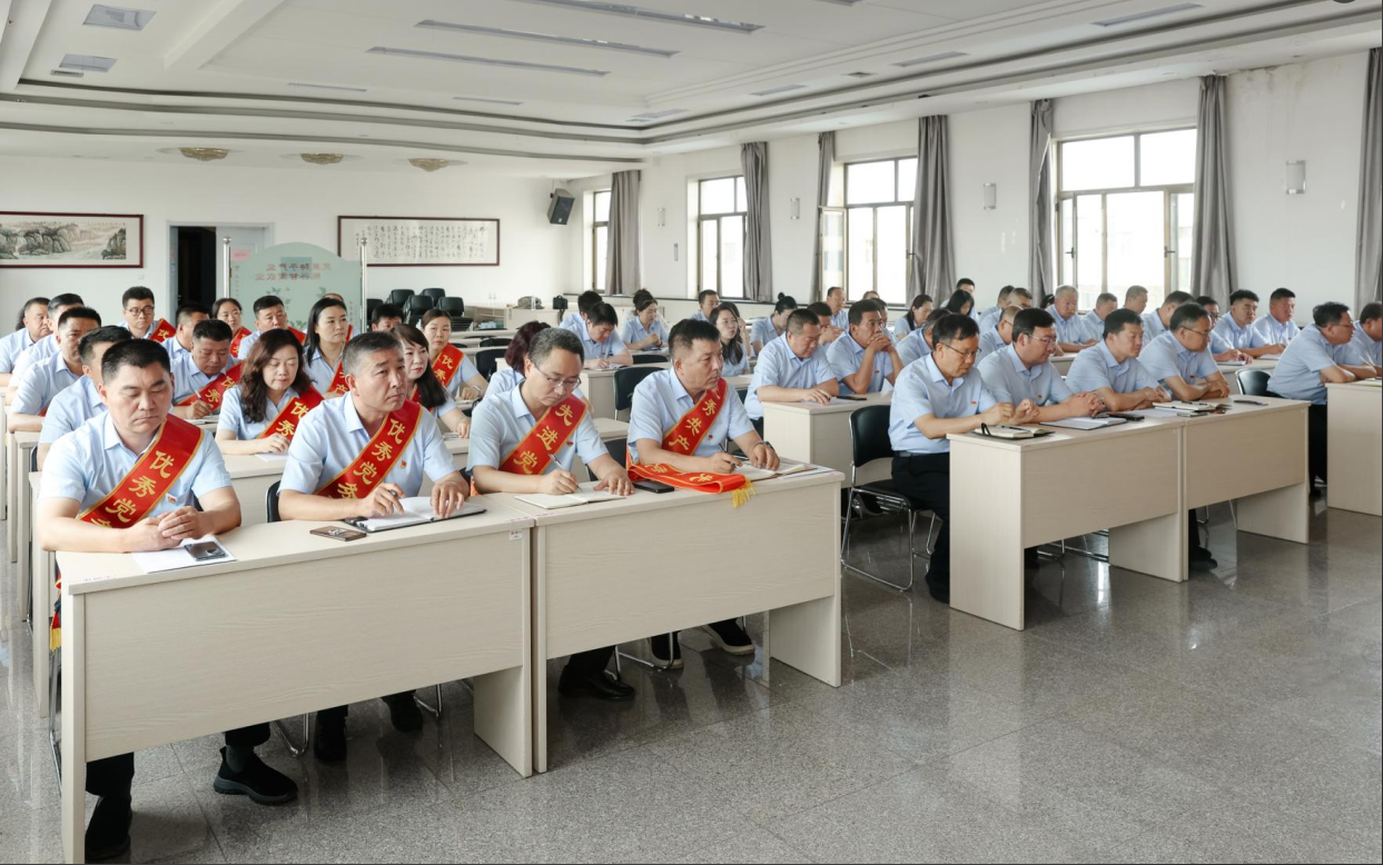 敦煌種業(yè)召開2024/2025年度“兩優(yōu)一先”表彰大會